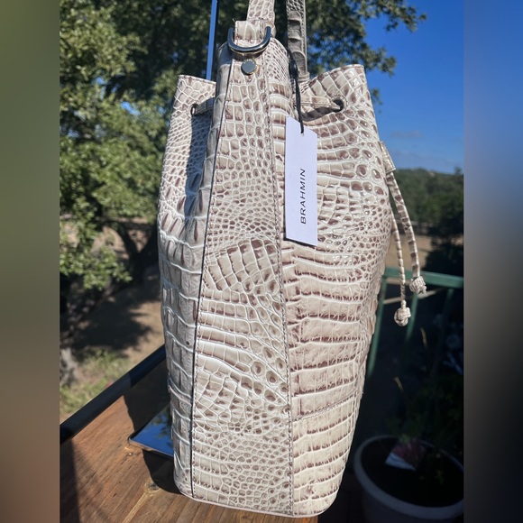 NWT Brahmin Marlowe Oyster Grey Melbourne Bucket Shoulder Bag - Picture 6 of 15